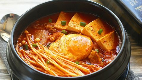 Ngon cơm với canh kim chi thịt heo kiểu Hàn