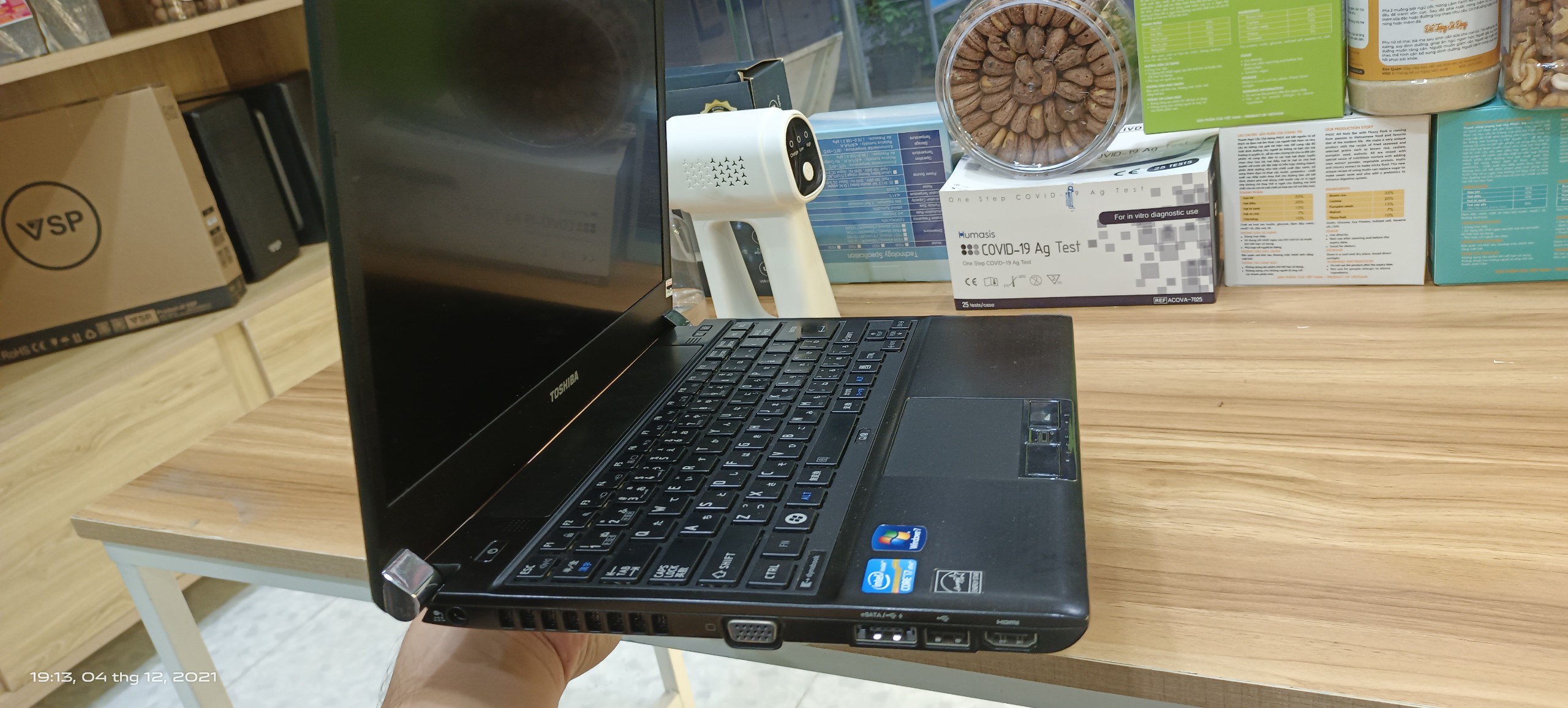Laptop cũ Toshiba Dynabook R731 Core i7, 8gb Ram, 128gb SSD, 13.3inch HD, vỏ nhôm